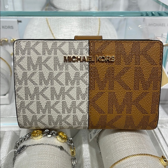 Michael Kors Jet Set Travel Medium Bifold Card Wallet Deer Multi MK
NWT - Picture 1 of 16